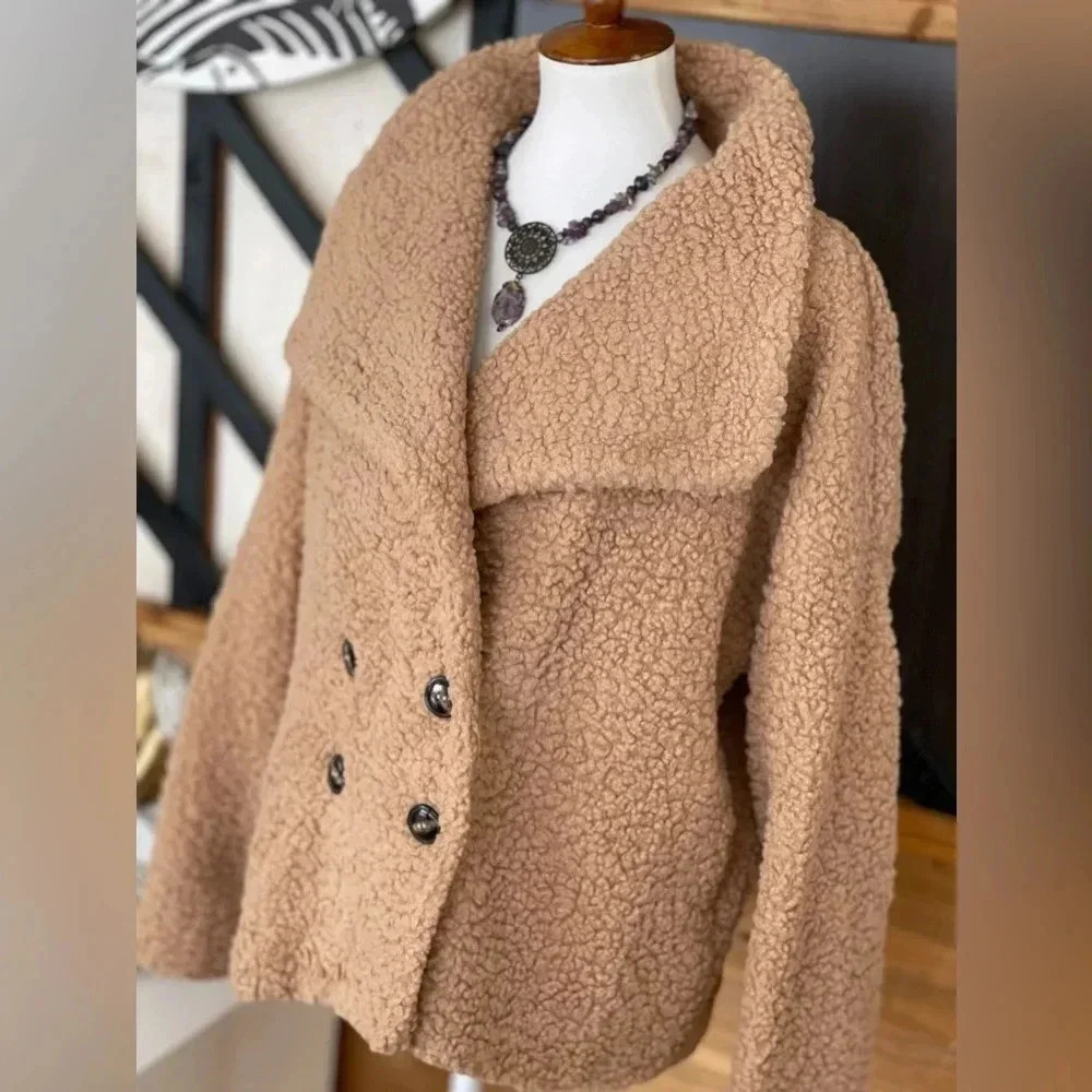 She And Sky Oversized Teddy Coat. Size Large - Picture 5 of 11